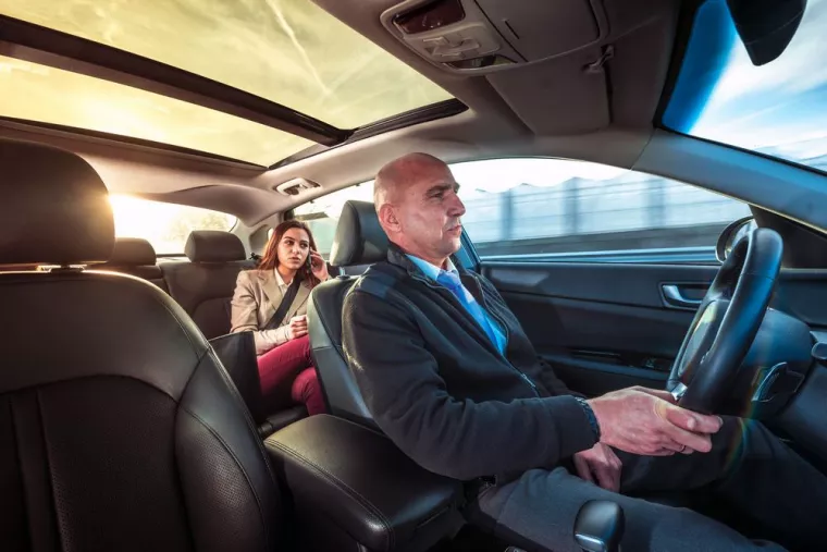 Réserver un taxi pour une sortie au restaurant avec réhausseur, Villeneuve-d'Ascq, NOW VTC